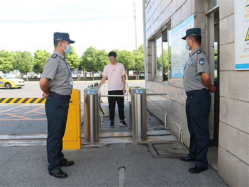 大湾区城市保安服务解析 深圳、广州、佛山门卫职责与价值